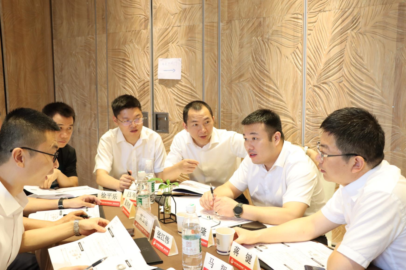 2021年6月25日-26日，人生就是博二建组织开展了2021年中高层主管执行力培训。本次培训特邀清华、北大、上海交大总裁班讲师，中国企业家协会特聘高级讲师许晋老师进行授课。